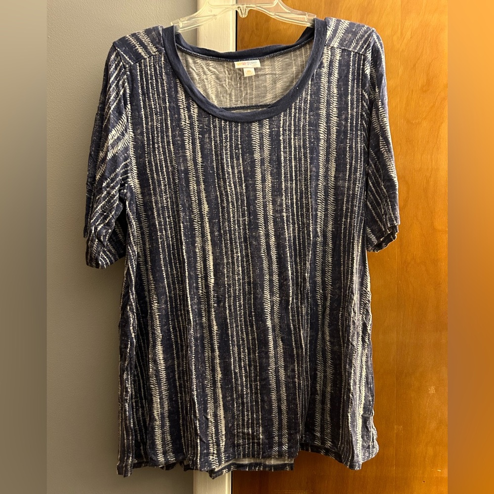 2/$8 bundle- LuLaRoe Boyfriend Tee - XS